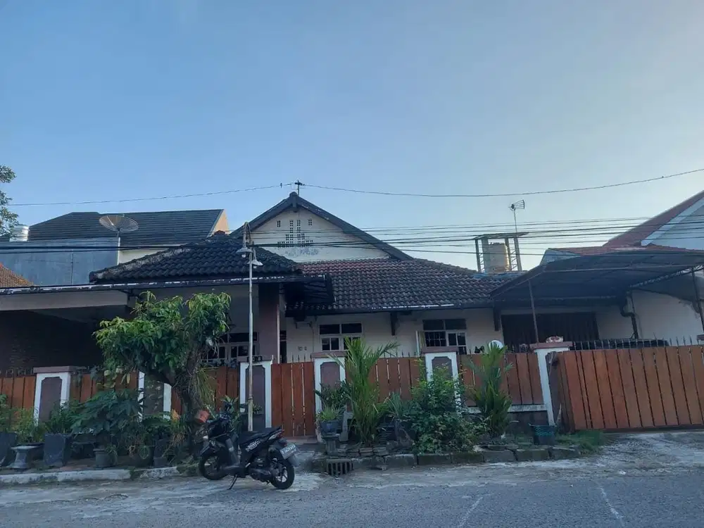 Rumah dalam perumahan jambusari condongcatur utara amikom