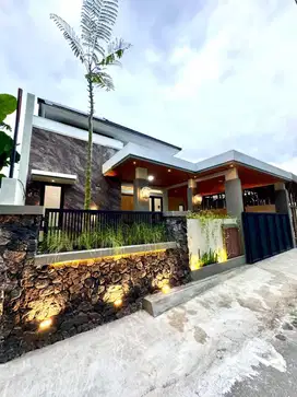 Rumah modern tropis tanah luas jalan kaliurang KM13