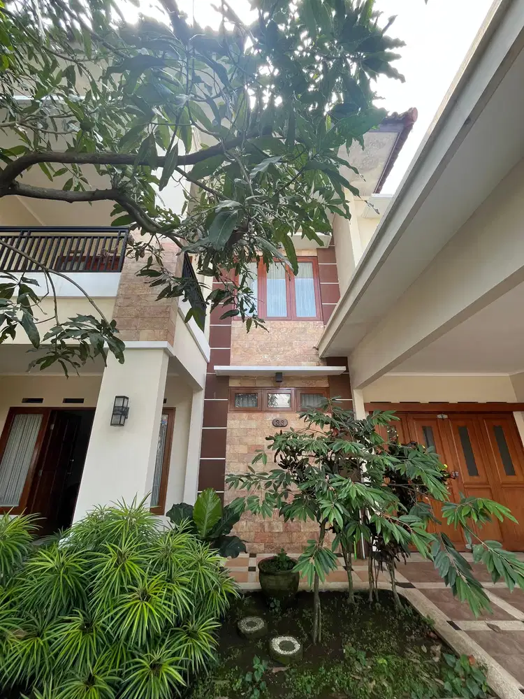 RUMAH MEWAH LOKASI STRATEGIS AREA SOEHAT LOWOKWARU MALANG