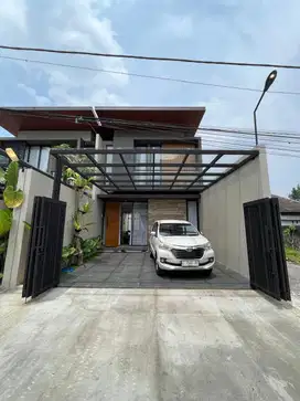RUMAH BARU MEWAH KONTEMPORER FULLY FURNISHED 2 LANTAI DEKAT JOGJABAY