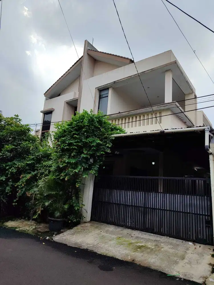 Rumah 2 Lantai dalam Komplek Adhi Karya , Depok