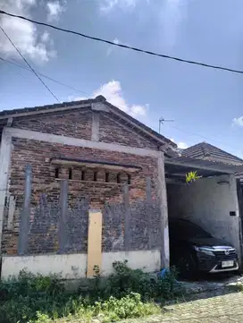 DIJUAL RUMAH PERUM DI SARATAN DEKAT KAMPUS 2 UMM , JAPUNAN MERTOYUDAN