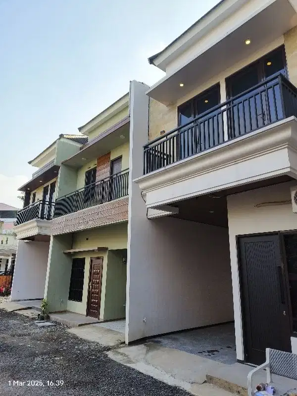 Rumah 2 lantai 2 ktkm cash murah 650 jutaan Cijantung kalisari