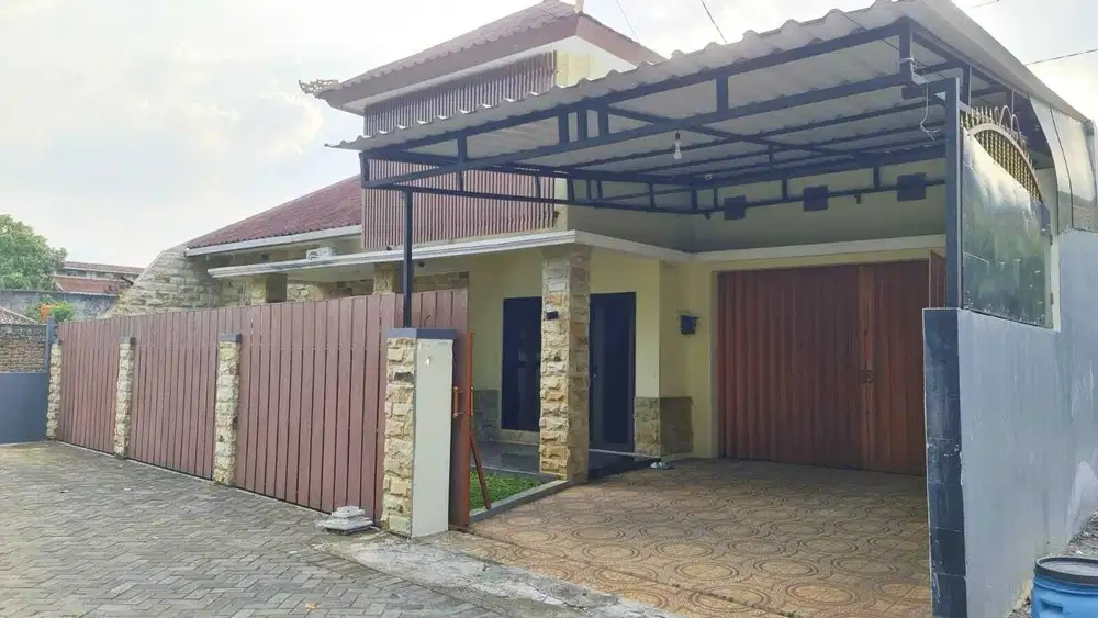 Semi furnished rumah mewah Tirto agung dekat UnDip Tembalang
