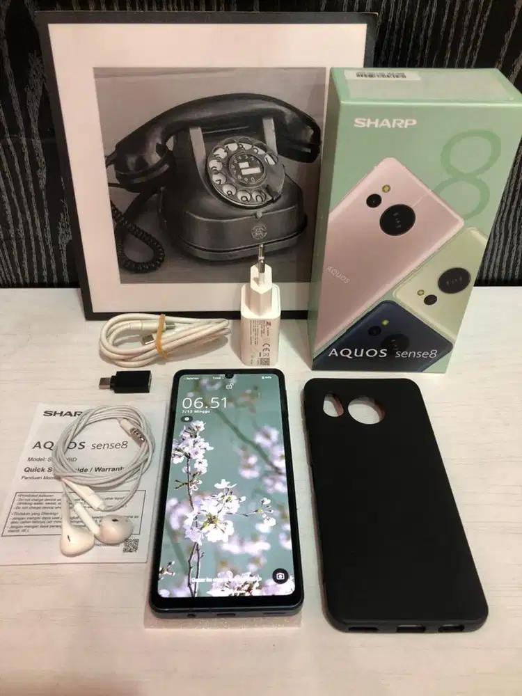 SHARP AQUOS sense8 8/256