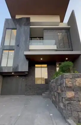 Rumah Raya Eastwood mewah minimalis modern Citraland Surabaya