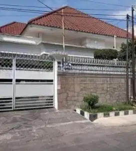 Rumah Terawat Dharmahusada dekat Galaxy Mall Surabaya