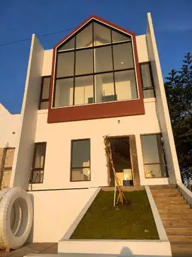 VILLA 2 LANTAI 500 JUTAAN VIEW KEREN BATU