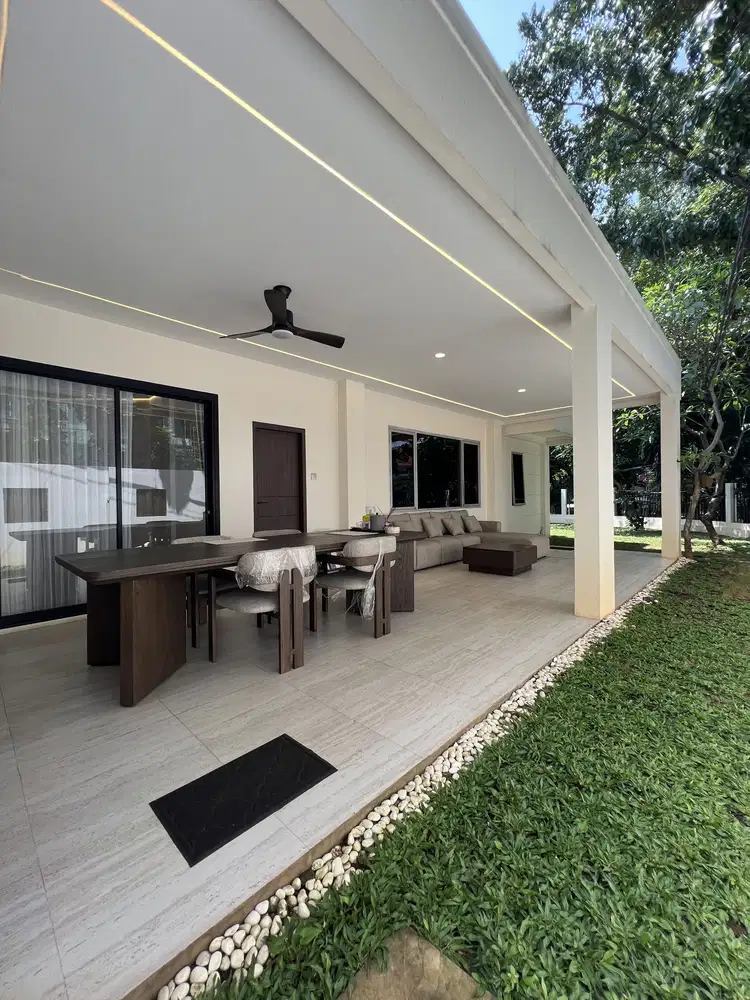 Rumah Kebayoran Baru Halaman Luas Posisi Corner