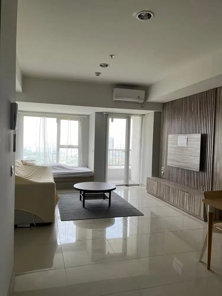 Apartemen Cozy 2BR 84 m2, Orange County Lippo Cikarang, 135Juta/tahun!