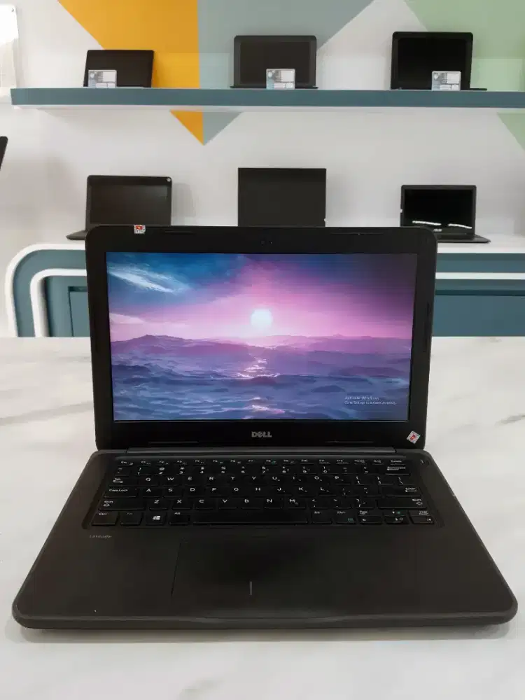 (D49)Laptop Desain Dell i5gen7 8GB 256GB 14 cocok untuk kantor