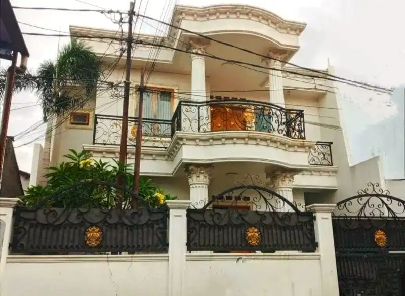 jual rumah luas strategis di Kebagusan ragunan Jakarta Selatan