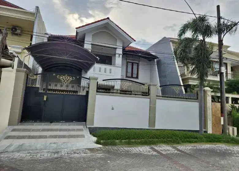 Di Jual  Rumah Dharmahusada Mas luas bangunan 425 m²