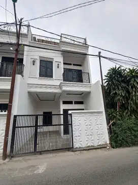 RUMAH SIAP HUNI MEWAH SELANGKAH KE JL.UTAMA KAHFI 2