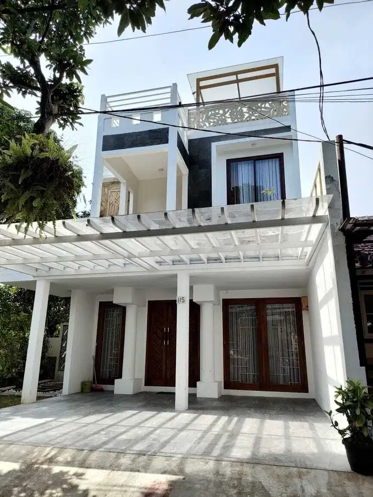 Dijual rumah dengan kolam renang dan view bagus