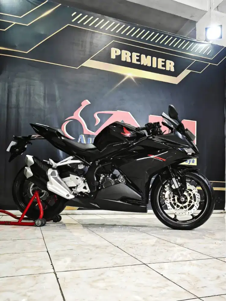 DP 10jt an Honda CBR250RR TH 2020 black Freedom Anugerah rungkut