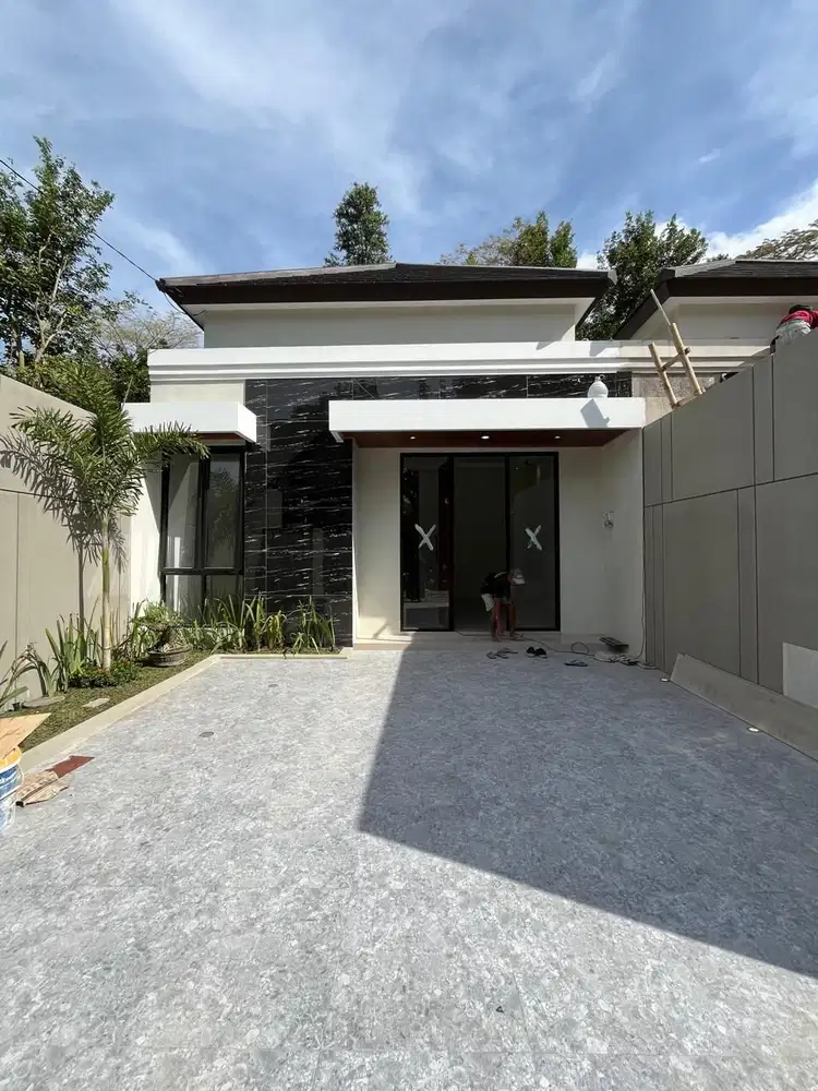 RUMAH MEWAH MODERN TATA RUANG NYAMAN DI JALAN KALIURANG DEKAT UII
