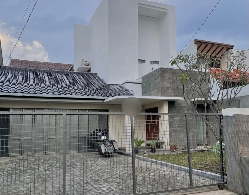 Rumah Villa area Dago, cocok untuk Investasi & Lokasi Strategis