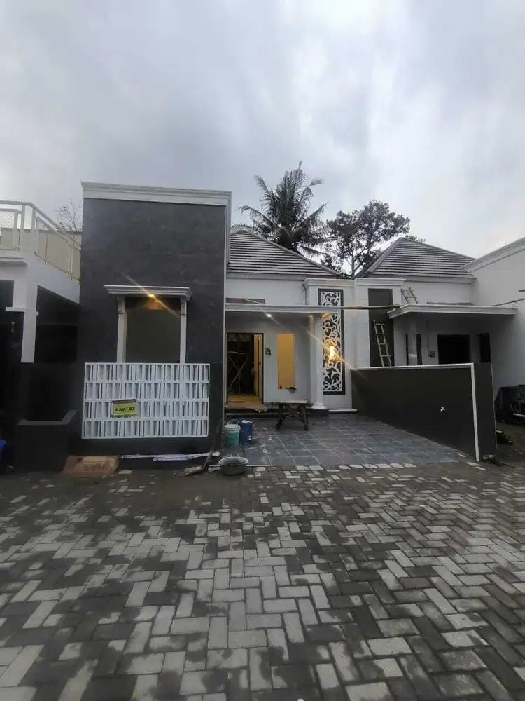 RUMAH BARU KLASIK MODERN KEKINIAN DALAM CLUSTER 8 UNIT DI  SUMBERADI