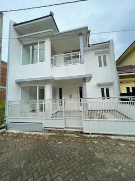 Rumah 2 Lantai 4Kmr di Danau Kerinci Sawojajar dkt Sulfat Tengah Kota