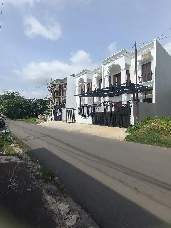 jual rumah jalan lebar di pondok kelapa dekat stasiun kelender Jaktim