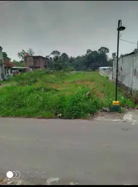 Tanah pekarangan pinggir jalan utama baturan trihanggo