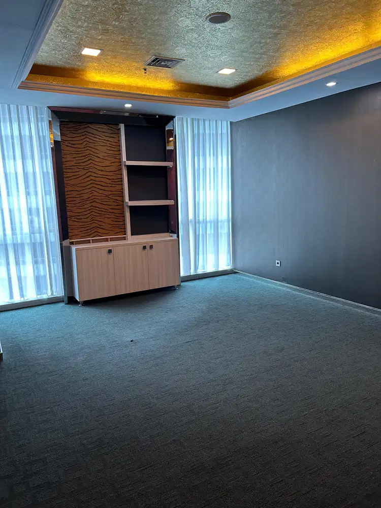 Available space kantor di Menara Prima