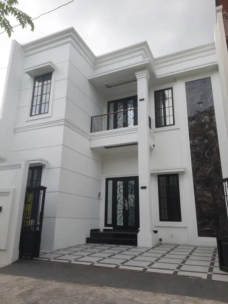 Rumah Cantik Modern Klasik Plemburan Dekat Kampus UGM