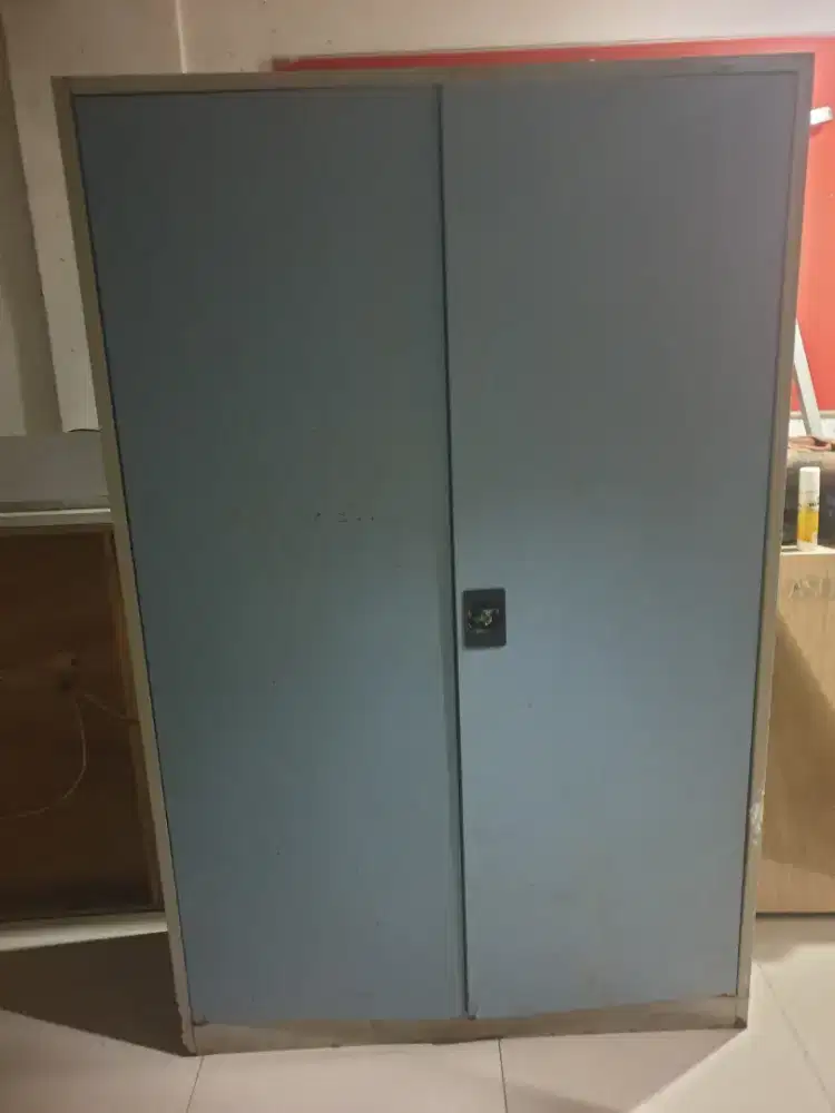 Lemari Arsip Besi 2 Pintu