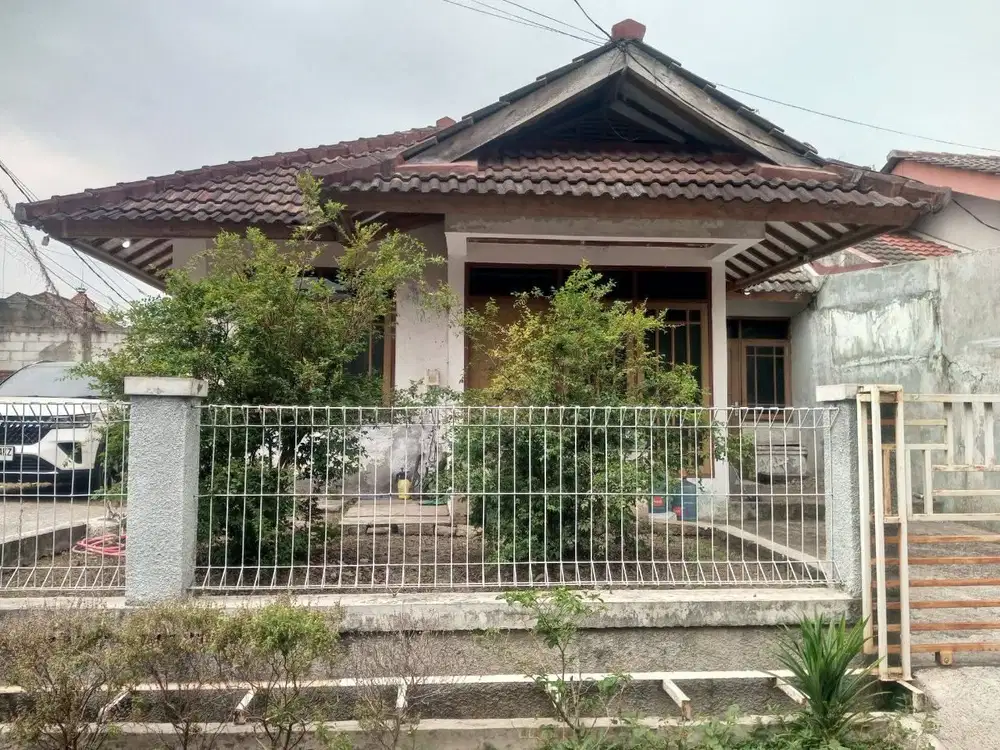 MURAH, Rumah di Antapani Posisi Hook Akses Strategis