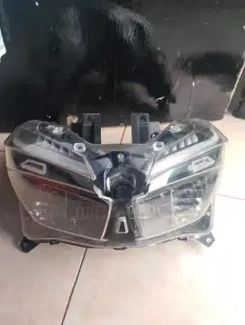 Di jual cepat  lampu reflektor Vario 125 mulus no minus original