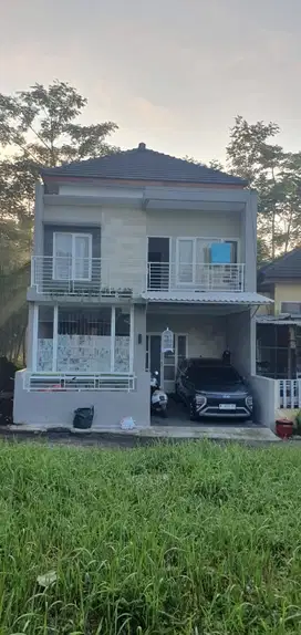 dijual rumah 2 lantai full bangunan lokasi dekat araya dan binus