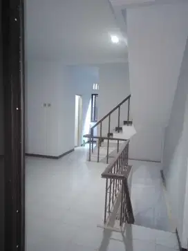 Ruko 5 menit dari mall kelapa gading di gading griya