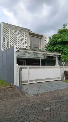 DIJUAL RUMAH MEWAH FULL FUNUSH DI JALAN RELAGA GOLF ARAYA, MALANG