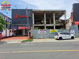 Dijual Tanah dan Bangunan 3 Lantai di Jl. A Yani - Banyuwangi
