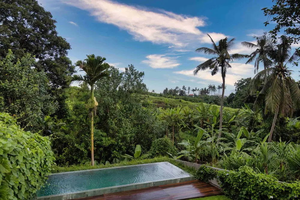 CONTEMPORARY VILLA WITH SCENIC VIEWS IN TUMBAK BAYUH