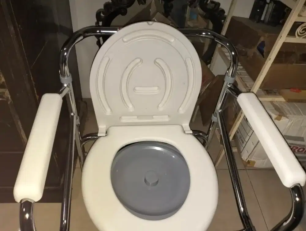 Toilet duduk lansia