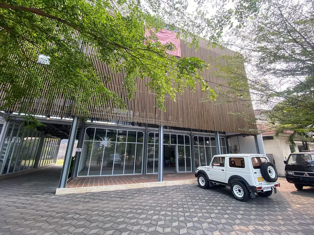 DISEWAKAN Bangunan Komersil Strategis di Sunset Road, Bali