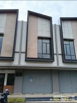 Disewakan ruko baru 2lt pinggir Jl. RT Psr Kemis Suvarna Sutera