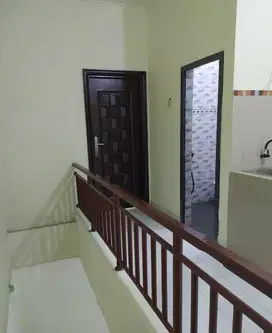 Ruko 2 lantai terawat disewakan minimal 2 tahun lokasi Poris indah