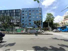 Gedung Hoek 6 Lantai di Setiabudi, Hanya 12 Menit Ke Tol Semanggi