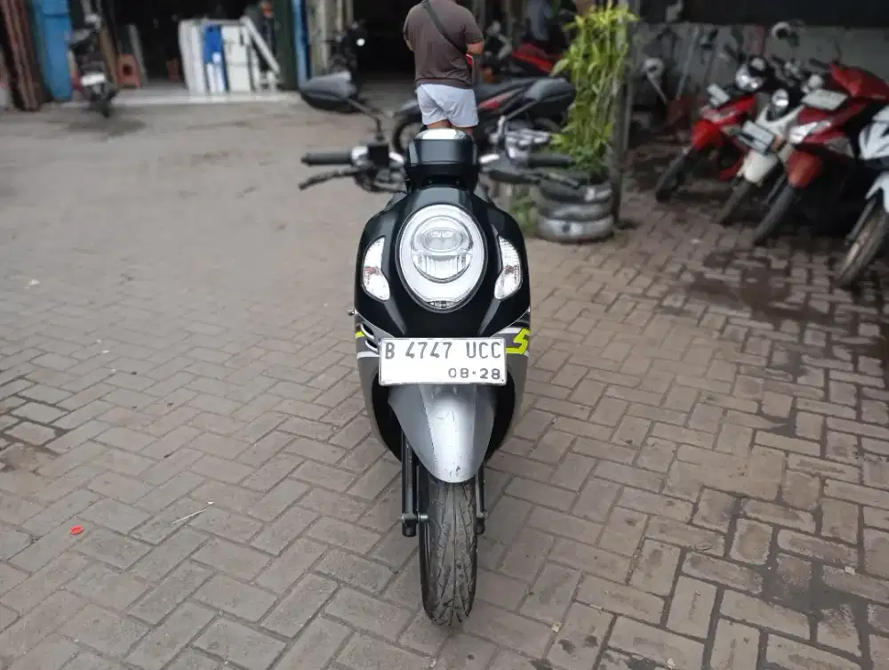 Scoopy New 2023.km low .18.000 an