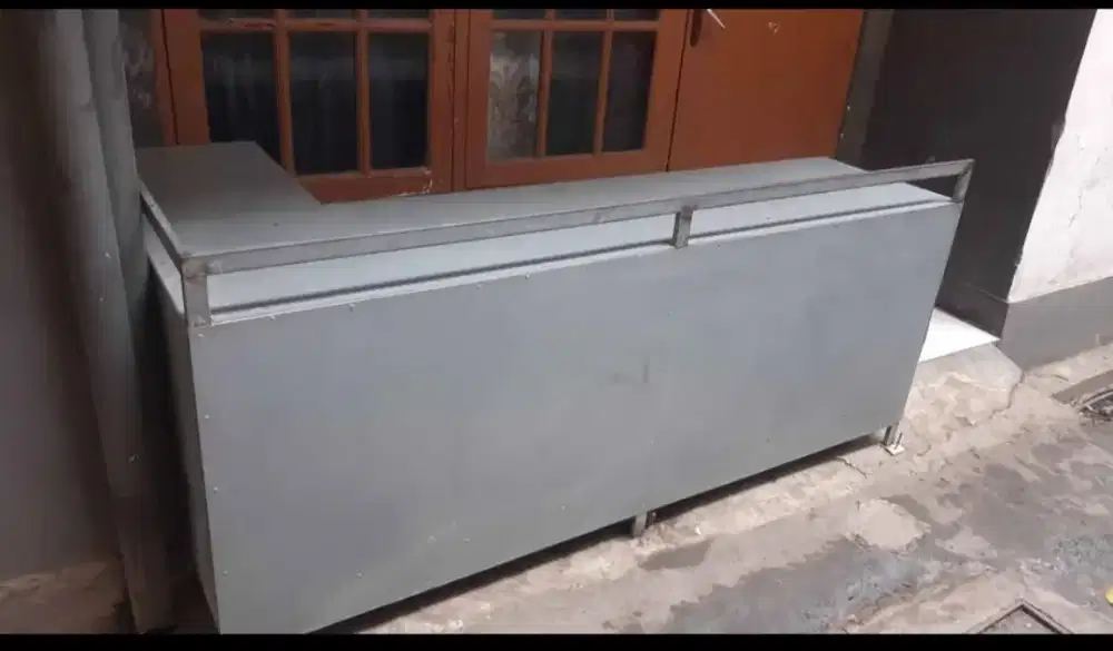 Meja jualan bahan besi