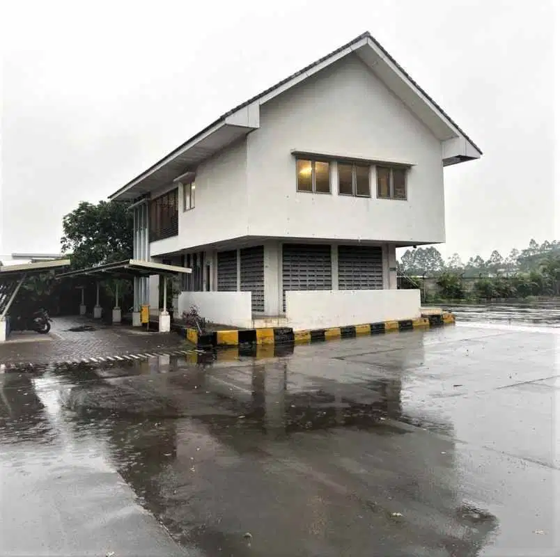 Pabrik di kawasan Industri MM2100 Nego