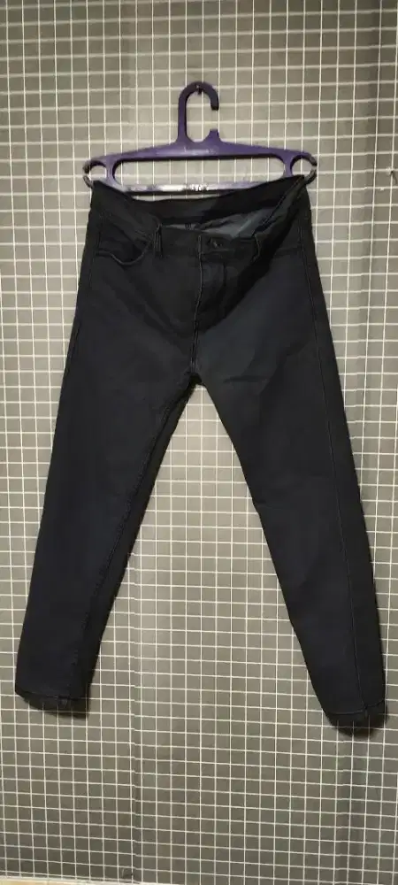 Levis lentur size 38 kecil