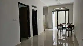 Sewa Rumah 2 Lantai Bagus Siap Huni di Sayap Turangga