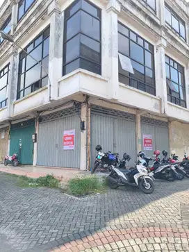 RUKO HOOK 3 LANTAI MEGAH RAYA  KALI RUNGKUT DEKAT RY MERR PARKIR LUAS