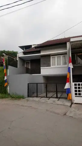 Rumah 2 lantai cluster cihanjuang dekat Pemkot Cimahi