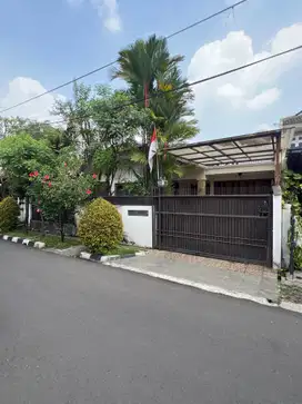 Rumah Di Pejaten Barat Dalam Komplek
