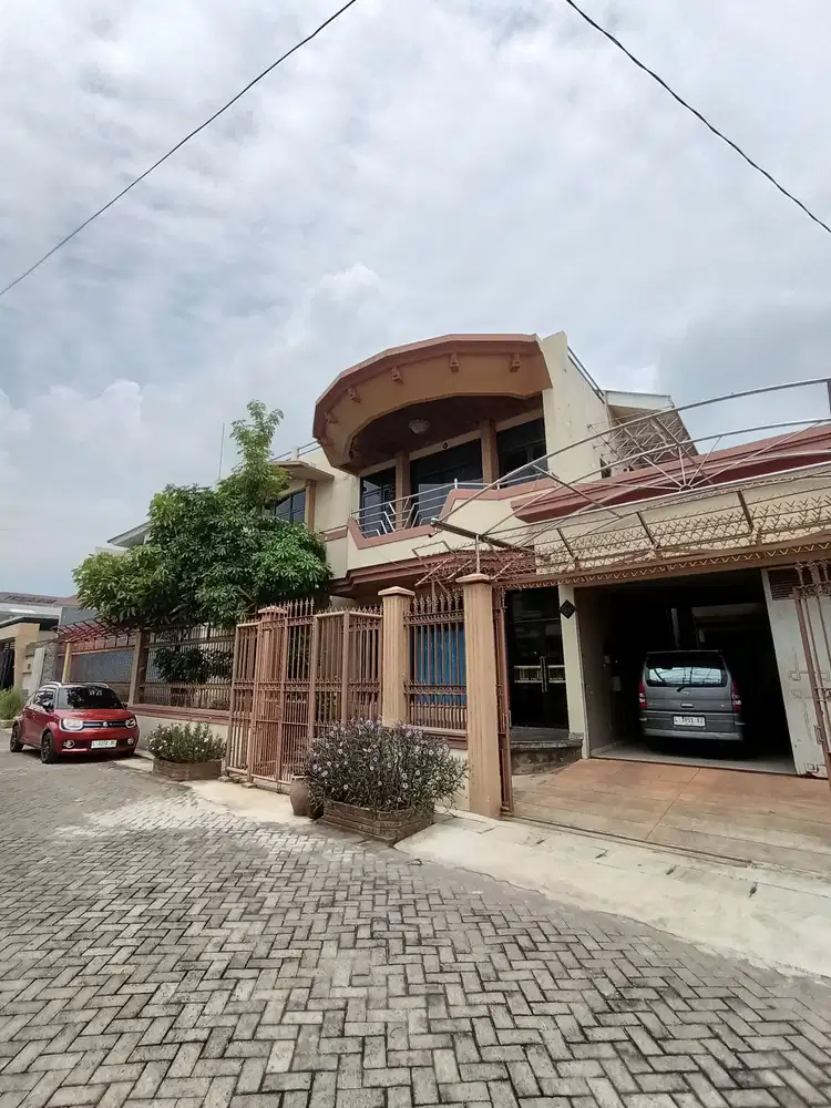 Jual Rumah Megah, bangunan kokok, lokasi nyaman one gatesistem